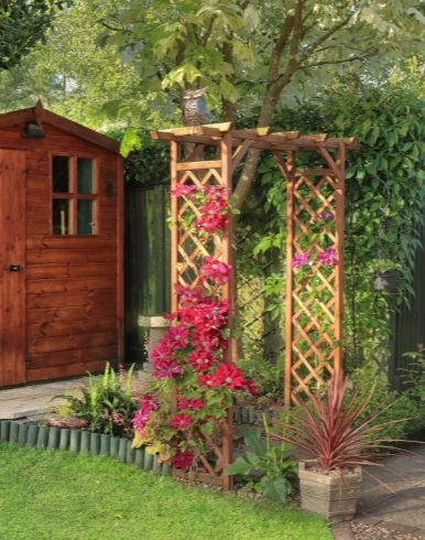 Garden fencing carpentry